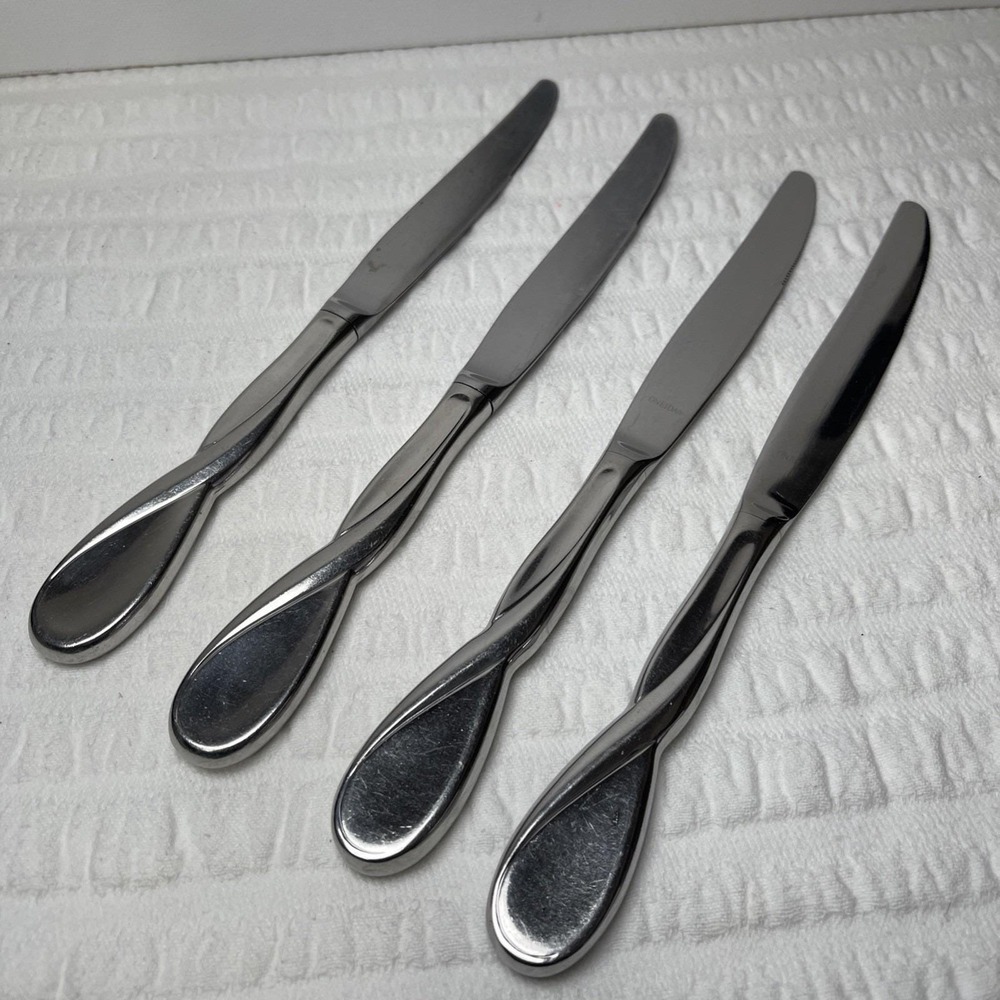 Oneida 18/10 stainless Aquarius lot of 4 dinner knives 9 3/4" NM polished